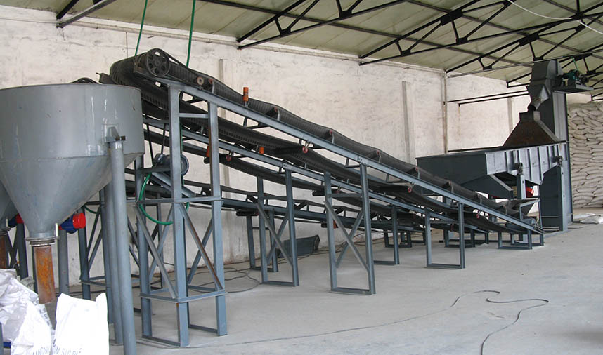 斗提+直線篩+皮帶輸送機  石家莊趙莊安裝現場